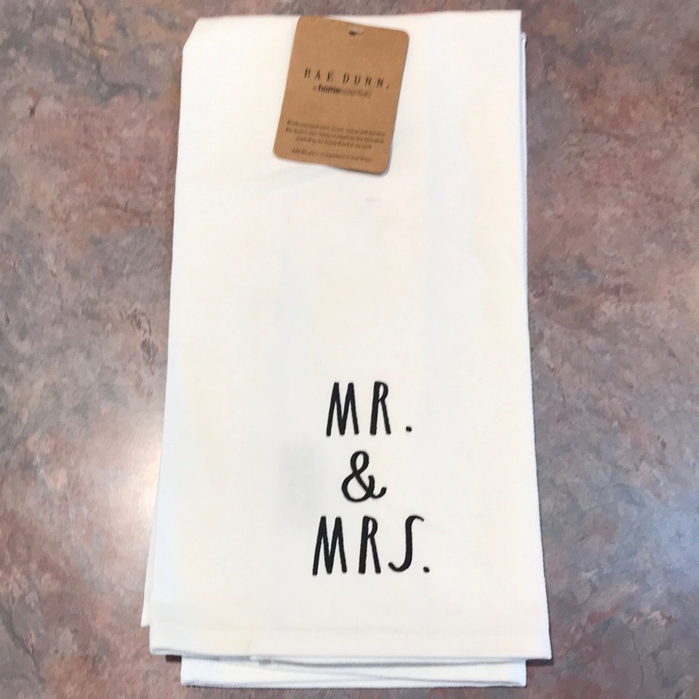 NWT Rae Dunn Set of 2 Kitchen Towels